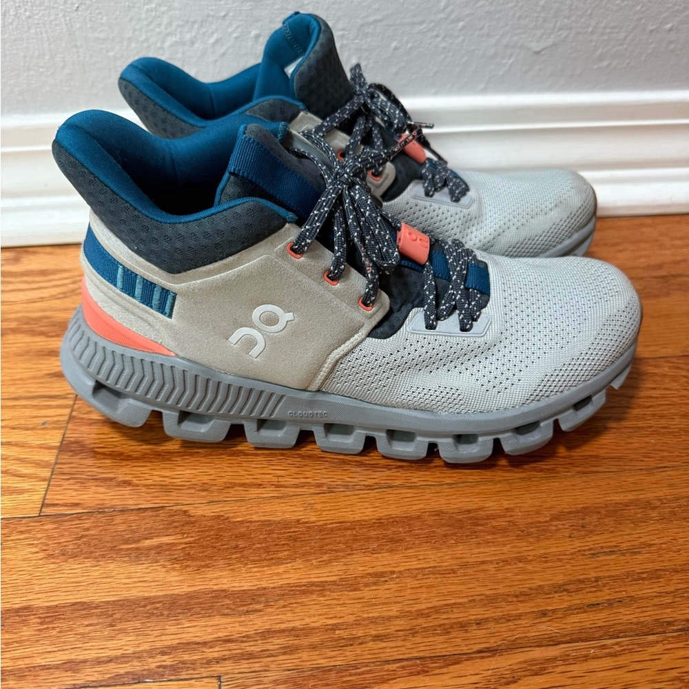 On cloud Women’s size 8.5